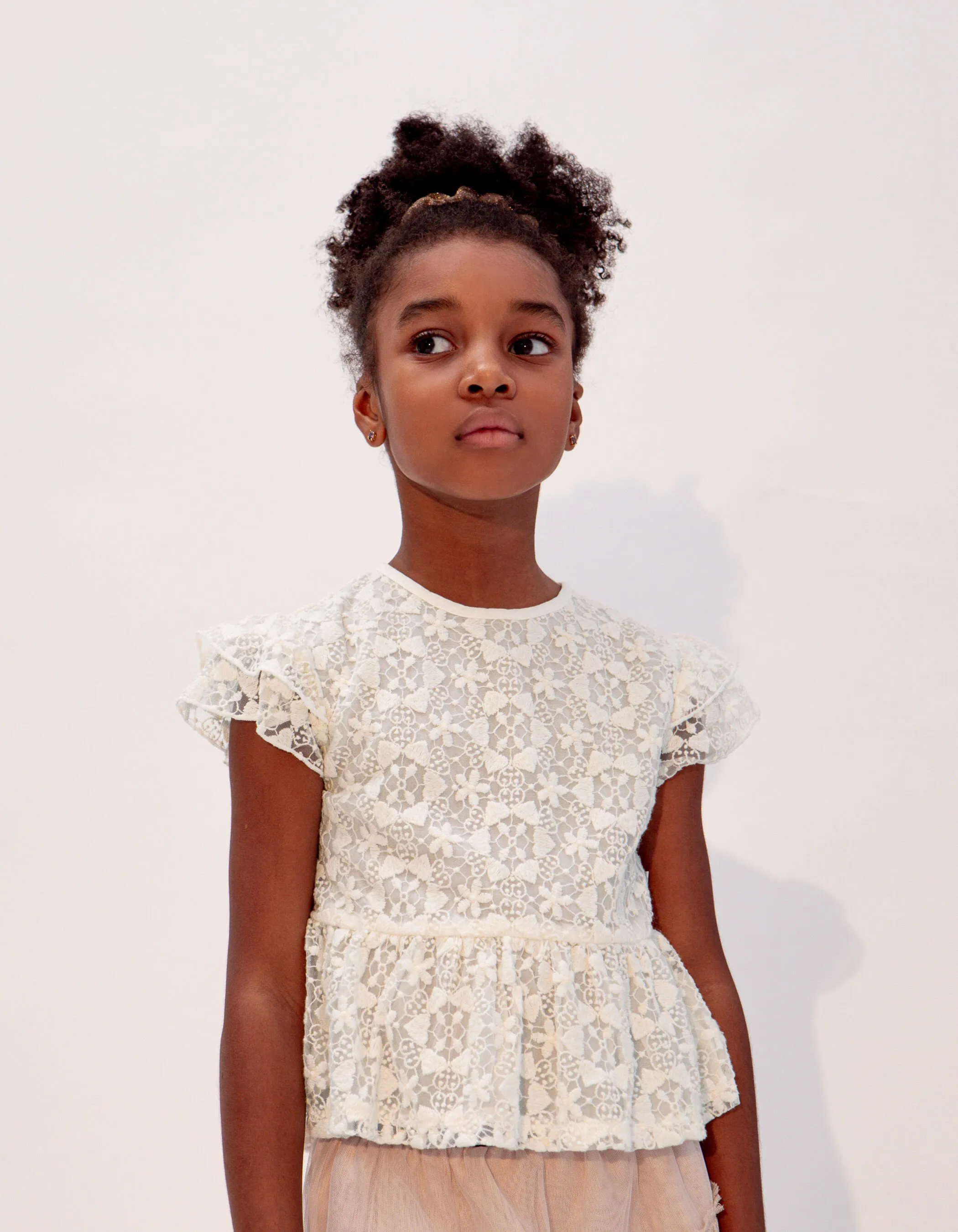 Blouse blanc cassé dentelle brodée fille