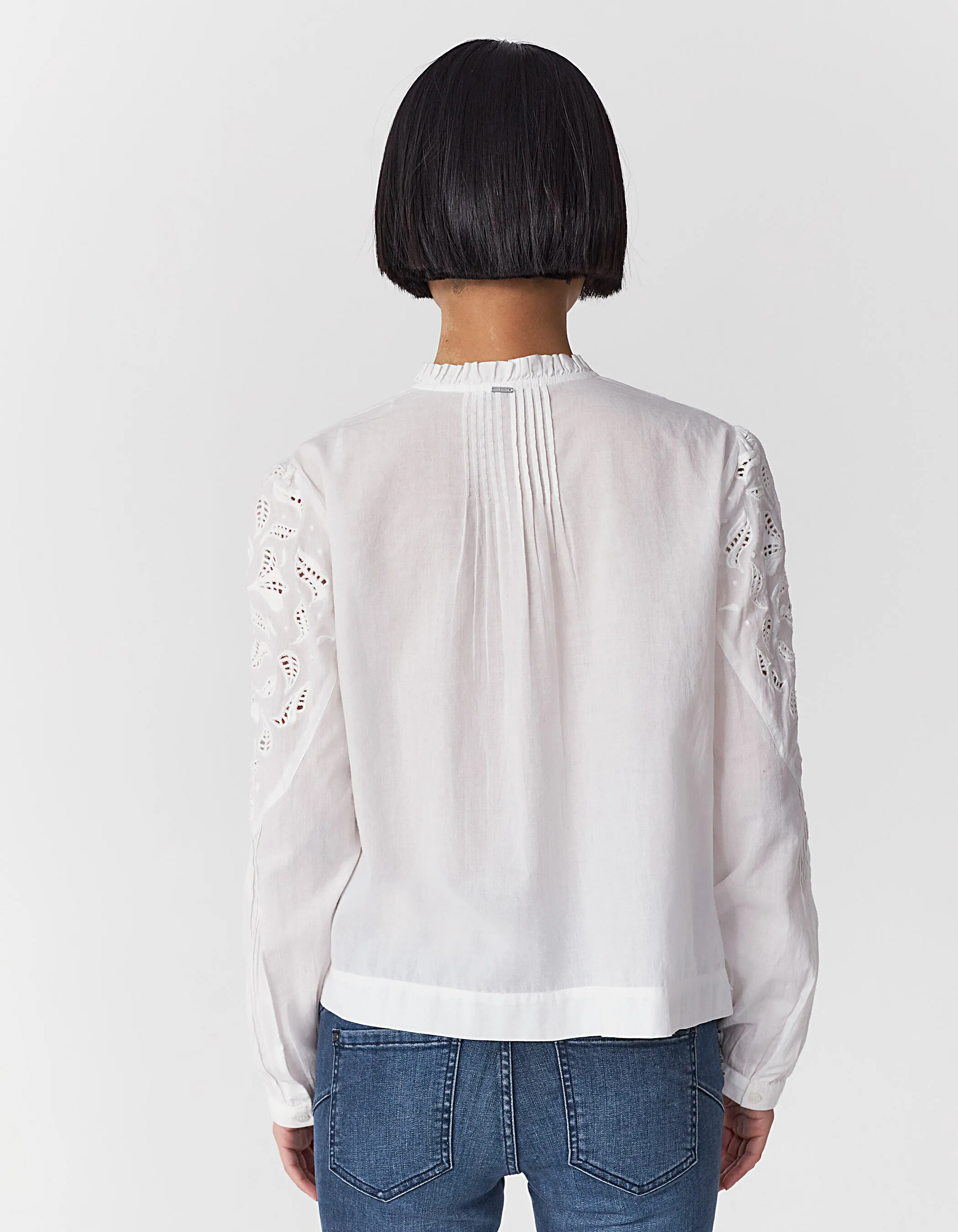 Blouse écru traitement acid wash détails broderies femme
