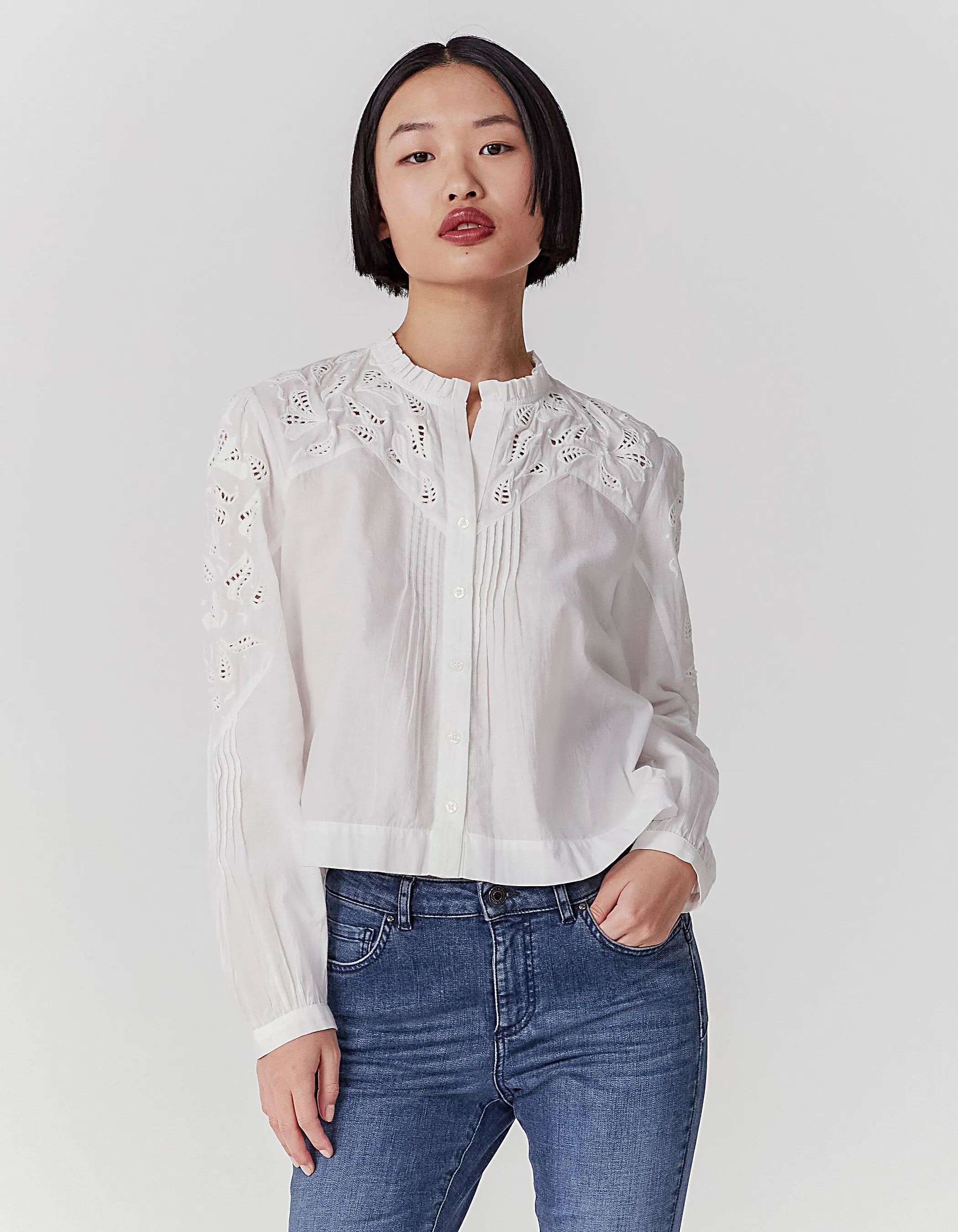 Blouse écru traitement acid wash détails broderies femme