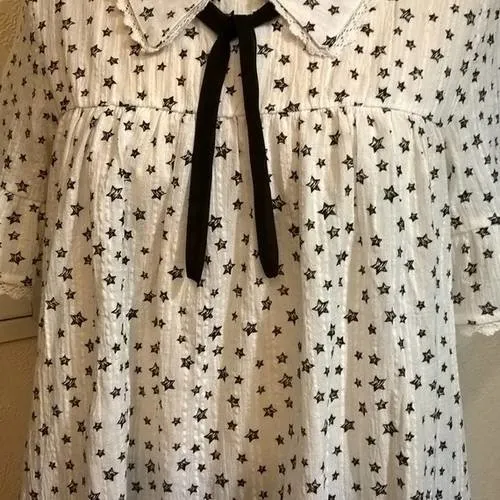 Blouse manches courte en coton imprimée et dentelle blanche