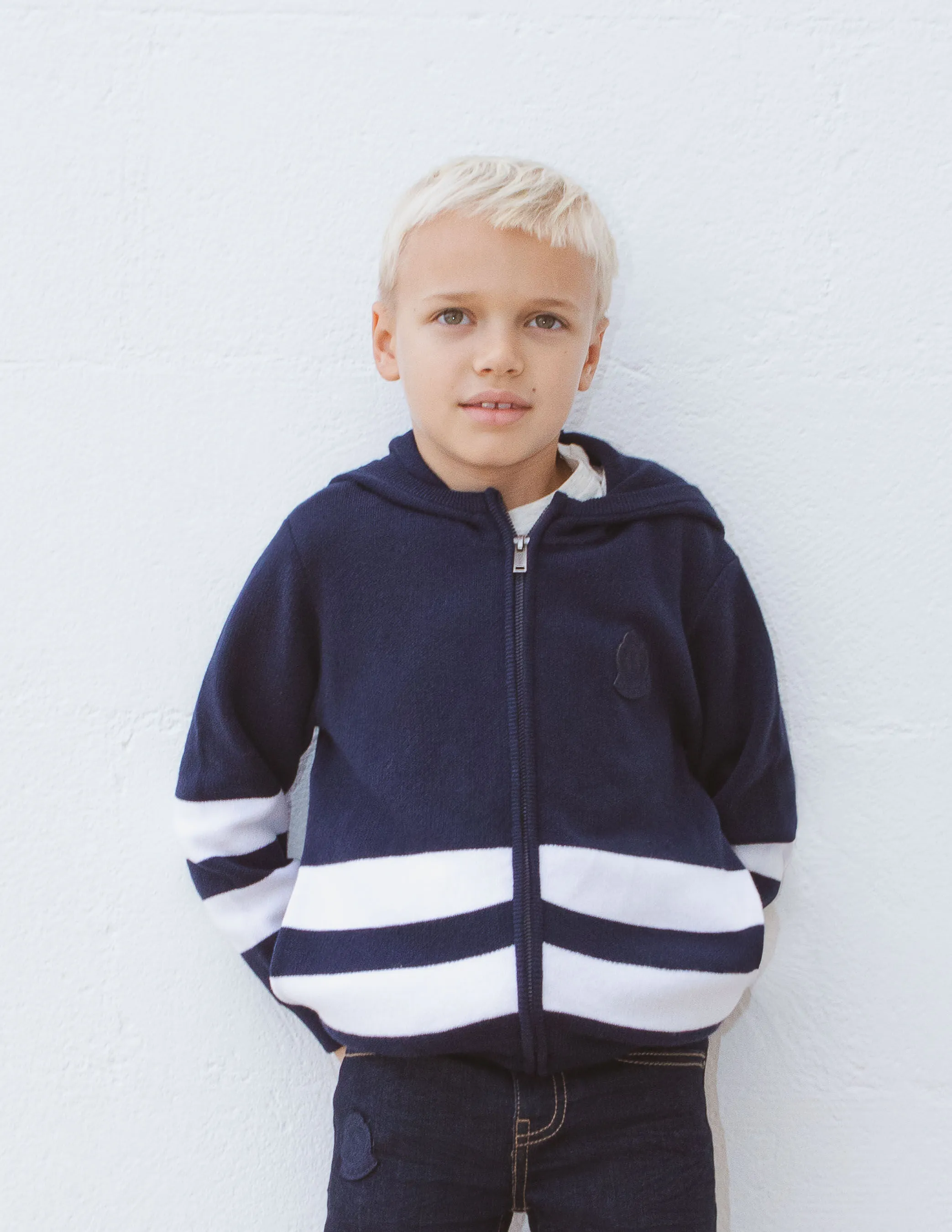 Cardigan marine tricot rayures blanches garçon