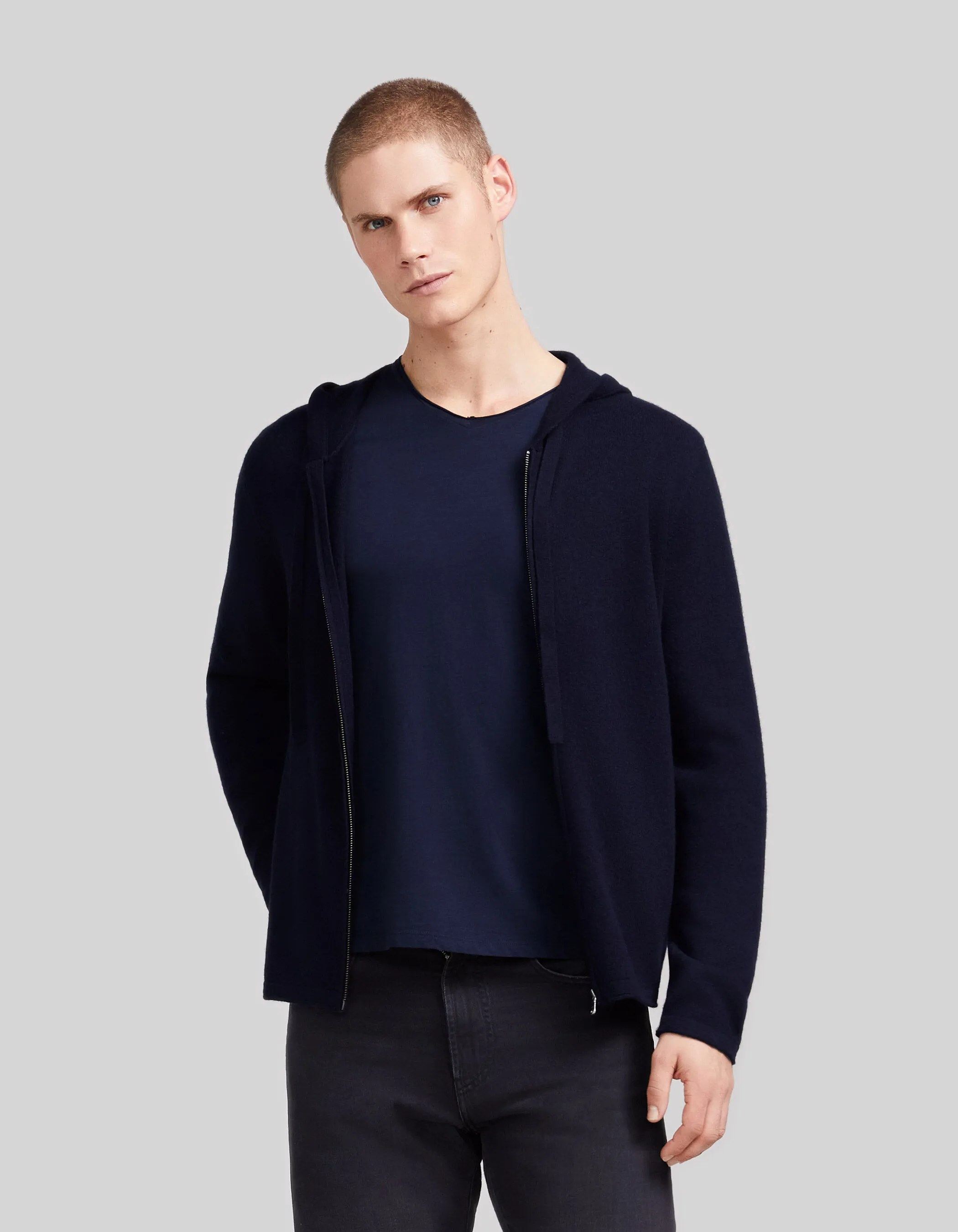 Cardigan marine zippé à capuche 100% cachemire Homme