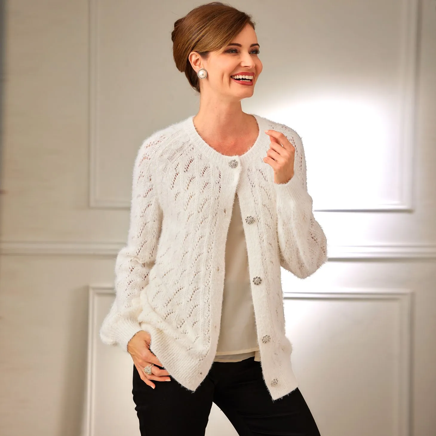 Cardigan ajouré boutons bijou