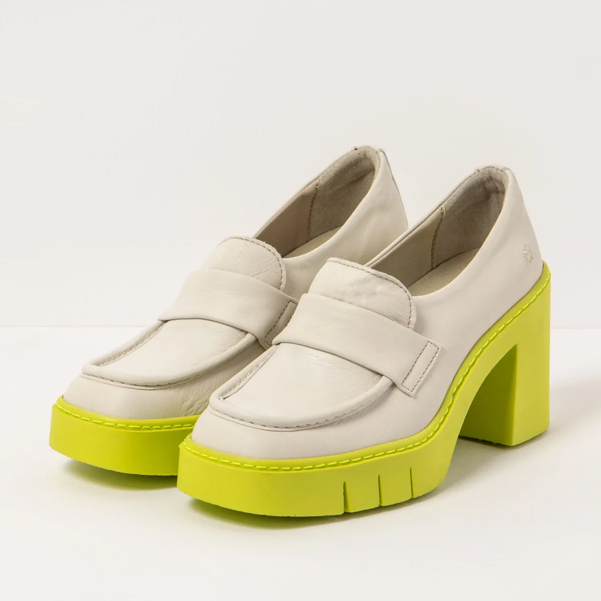 Mocassins à talon en cuir semelle crantée - Beige