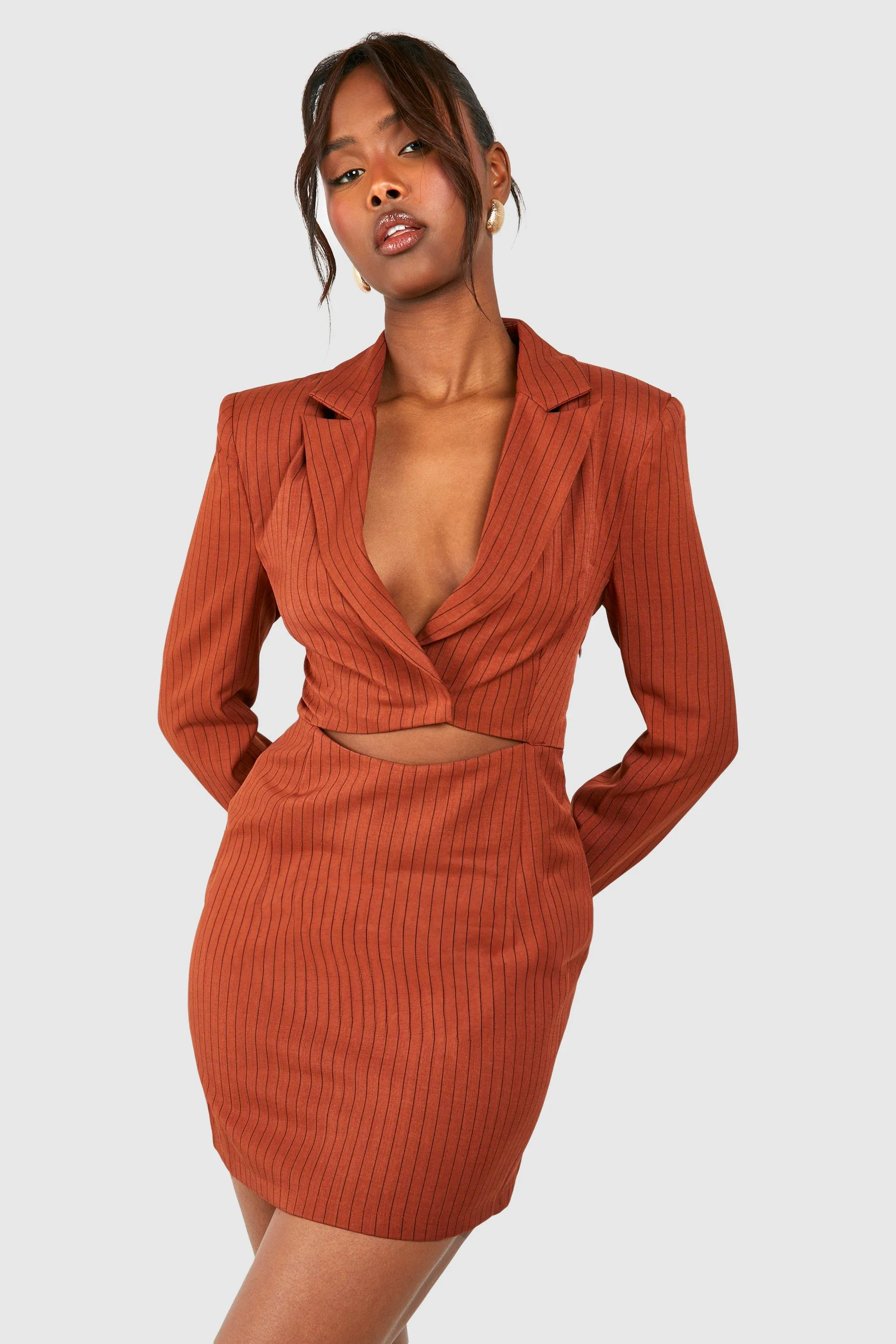 Robe blazer à découpes et rayures