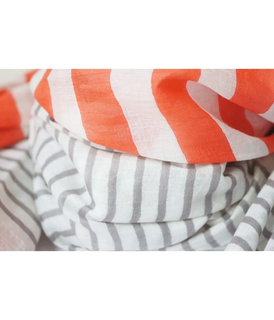 SANTAIA FOULARD RAYURES ROUGE GRIS BRODERIE POISSON FLUO ESPRIT MER