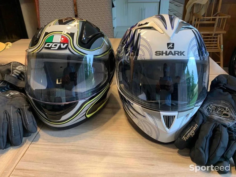Vestes gants casques chaussures de moto d'occasion Ajouté le : 19/04/2023